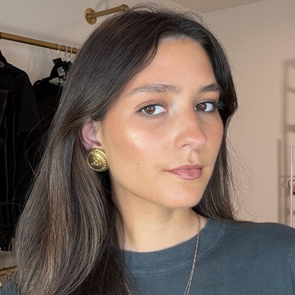 Chanel Large CC Logo Earrings - Picture 2 of 6